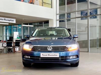 Volkswagen khuyến mại tất tay: Passat giảm 200 triệu còn ngang Camry, Tiguan Allspace dọn kho giảm 100 triệu cạnh tranh GLC