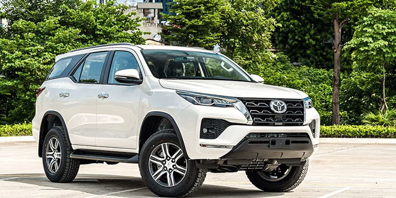 Toyota Fortuner san bán xe